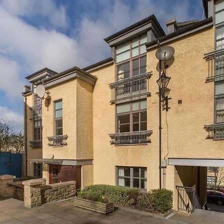 Next To The Palace And Royal Mile With Parking 에든버러 외부 사진