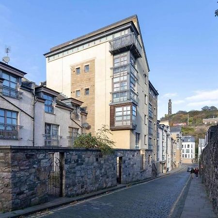 Next To The Palace And Royal Mile With Parking 에든버러 외부 사진