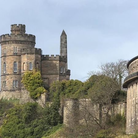 Next To The Palace And Royal Mile With Parking 에든버러 외부 사진
