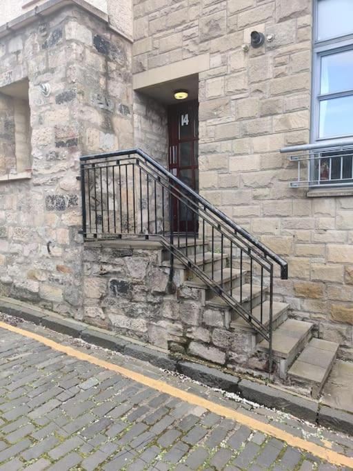 Next To The Palace And Royal Mile With Parking 에든버러 외부 사진